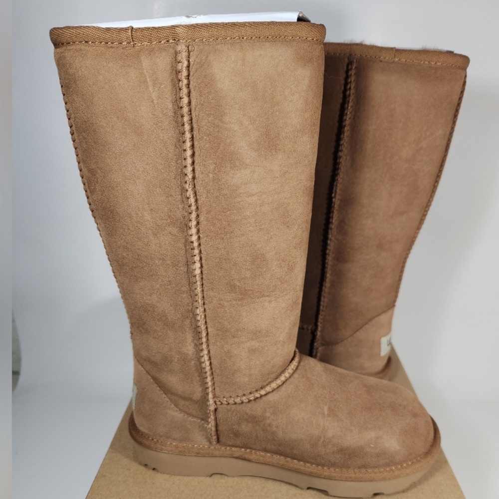 Kids Classic Tall II UGG Boot size 1 Chestnut